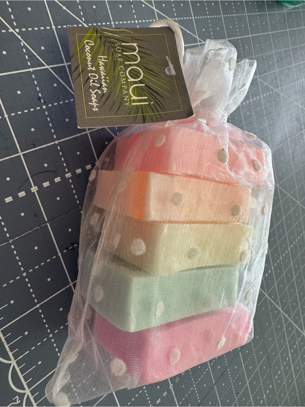 Maui Soap Co Set of 2 loofa Hawaiian soaps and 5 small coconut soaps. NEW!! - Picture 4 of 4